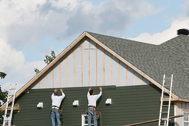 Professional Siding Contractor technician working in Lombard, IL